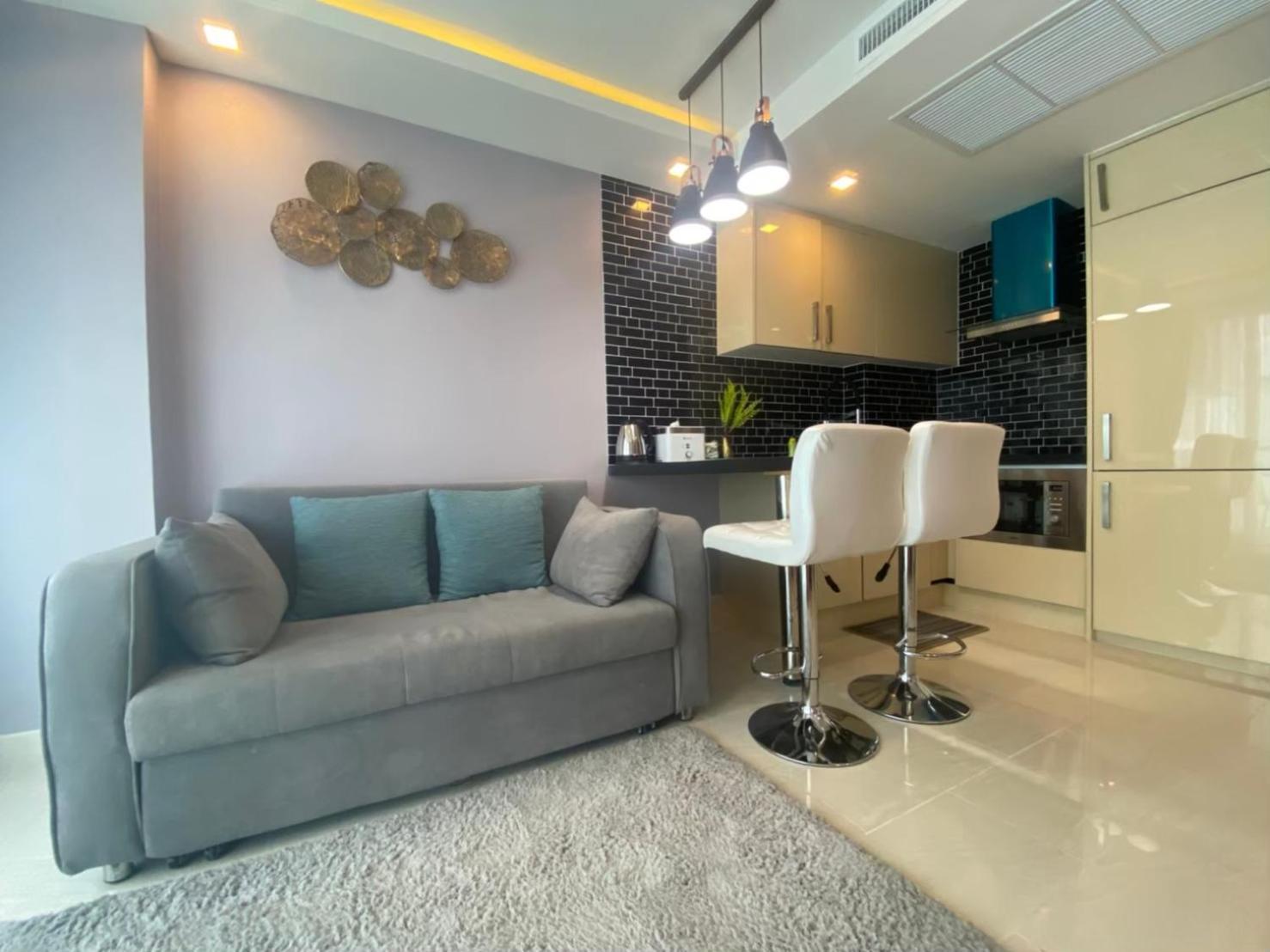 Grand Avenue X Monthstayz Thailand
